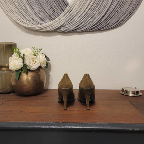 Stuart Weitzman Olive Suede Pumps Sz 9 - Picture 6 of 7